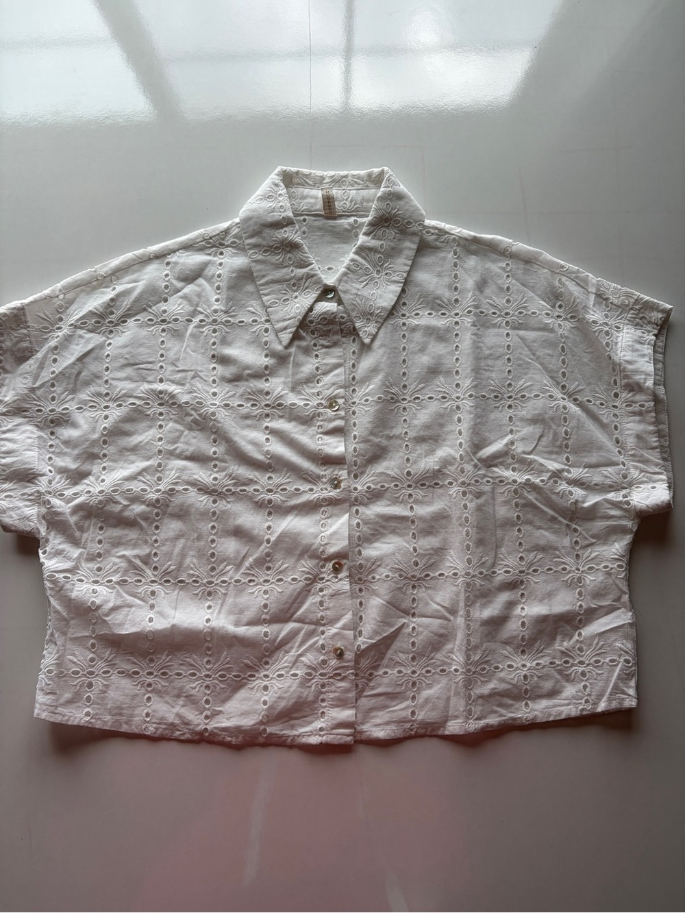 White lace cropped women’s button up short sleeve blouse medium top